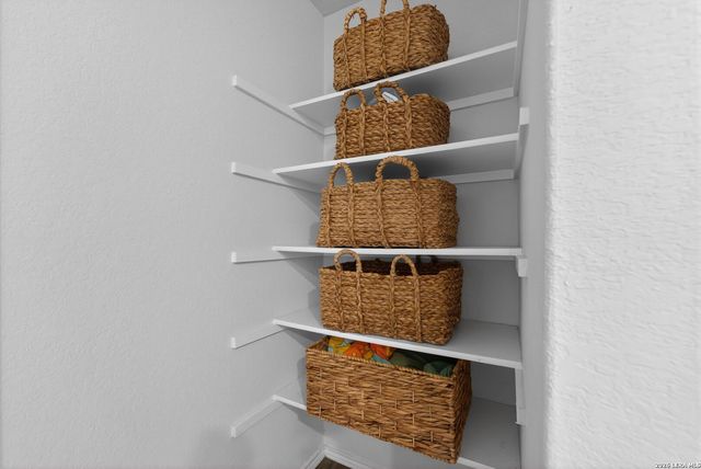 1037 NORWAY DR, Seguin, TX 78155