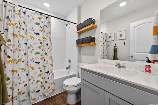 1037 NORWAY DR, Seguin, TX 78155