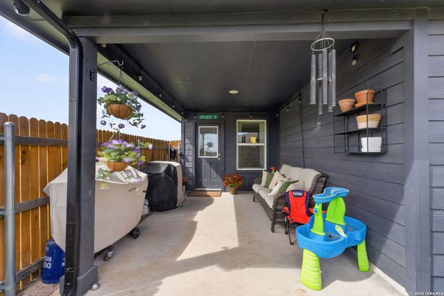 1037 NORWAY DR, Seguin, TX 78155