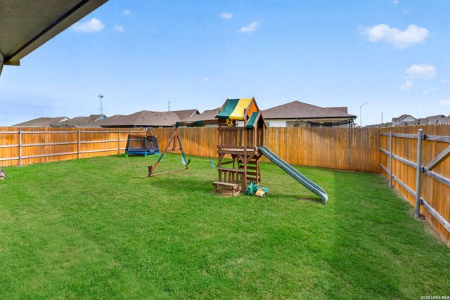 1037 NORWAY DR, Seguin, TX 78155