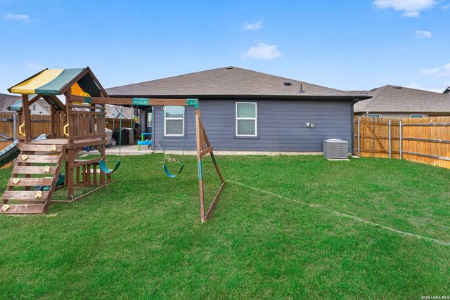 1037 NORWAY DR, Seguin, TX 78155