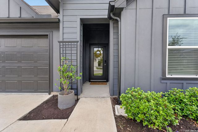 1037 NORWAY DR, Seguin, TX 78155