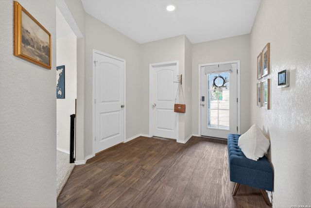 1037 NORWAY DR, Seguin, TX 78155