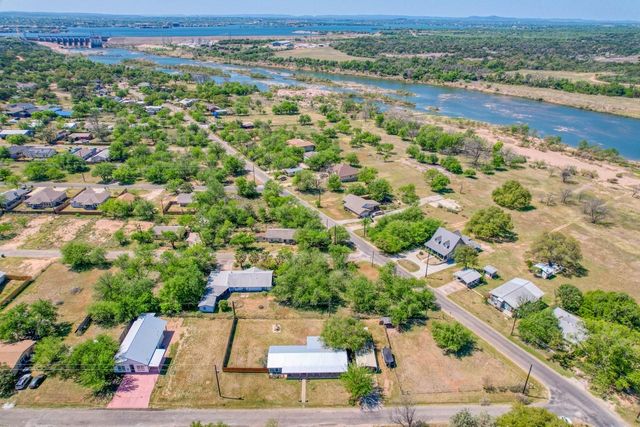 874 Pine LN, Cottonwood Shores, TX 78657
