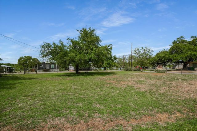 874 Pine LN, Cottonwood Shores, TX 78657