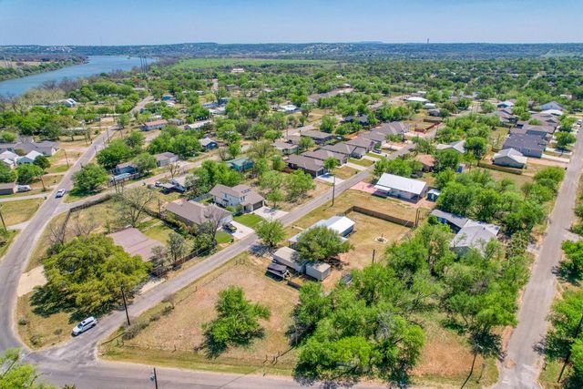 874 Pine LN, Cottonwood Shores, TX 78657