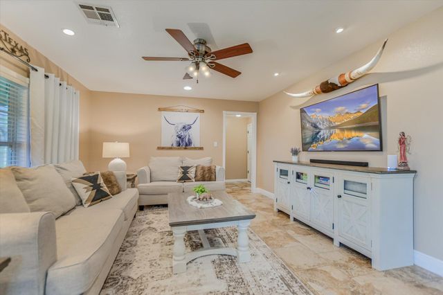 874 Pine LN, Cottonwood Shores, TX 78657