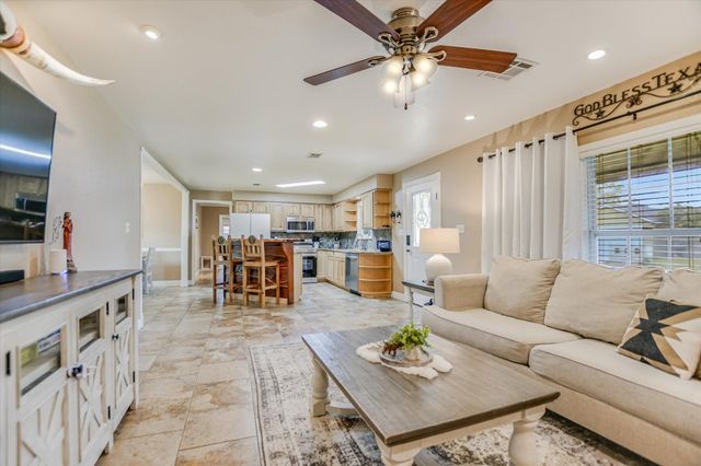 874 Pine LN, Cottonwood Shores, TX 78657