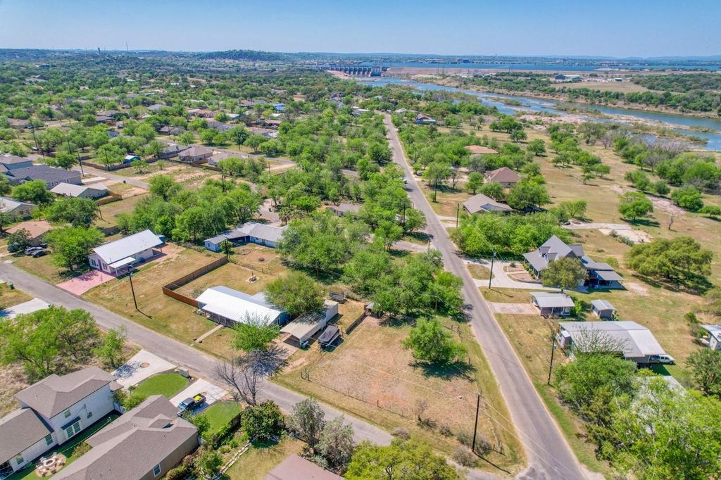 874 Pine LN, Cottonwood Shores, TX 78657