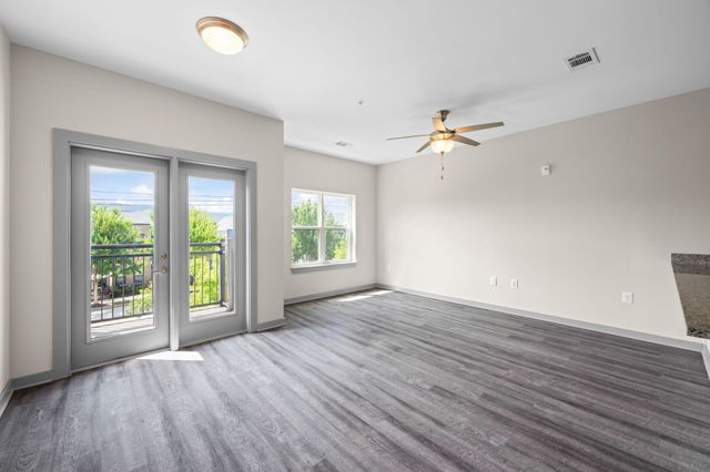 782 Riverfront Parkway 208, Chattanooga, TN 37402