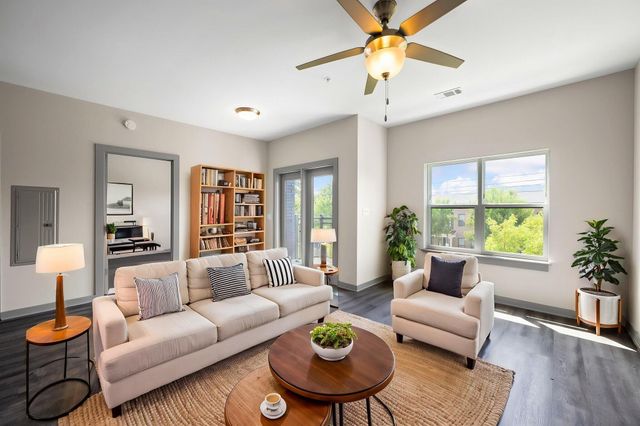 782 Riverfront Parkway 208, Chattanooga, TN 37402