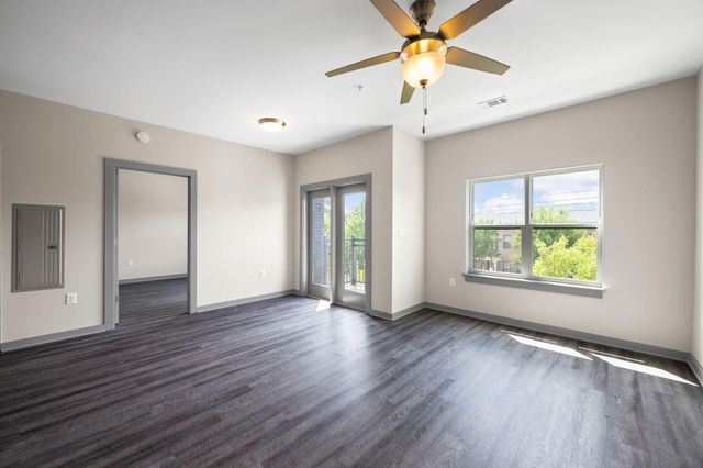 782 Riverfront Parkway 208, Chattanooga, TN 37402