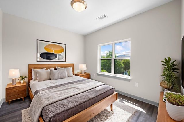 782 Riverfront Parkway 208, Chattanooga, TN 37402