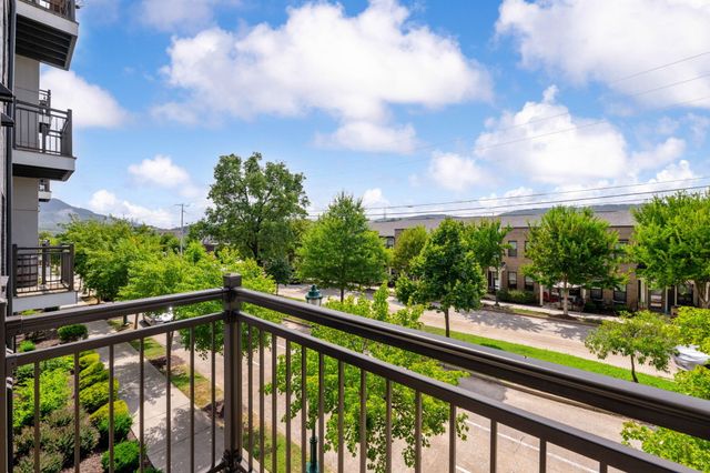 782 Riverfront Parkway 208, Chattanooga, TN 37402