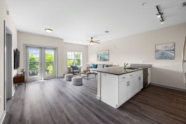 782 Riverfront Parkway 208, Chattanooga, TN 37402
