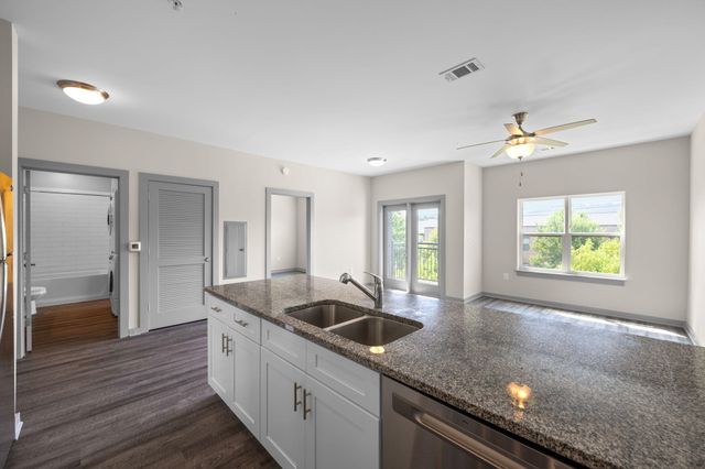 782 Riverfront Parkway 208, Chattanooga, TN 37402