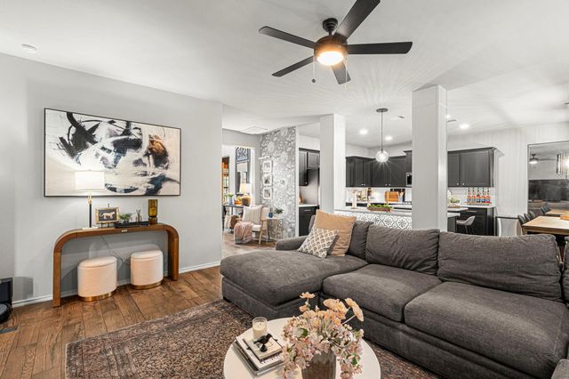 832 Hometown PKWY, Kyle, TX 78640