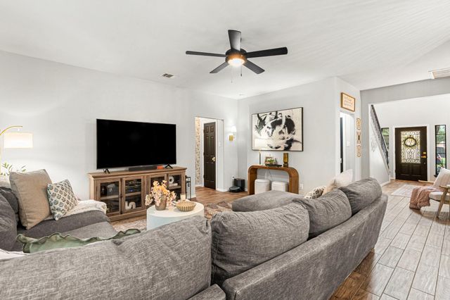 832 Hometown PKWY, Kyle, TX 78640