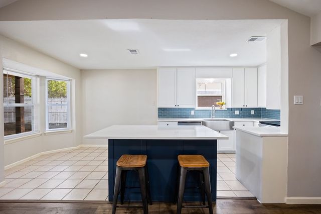 8217 O'Brian, North Richland Hills, TX 76180
