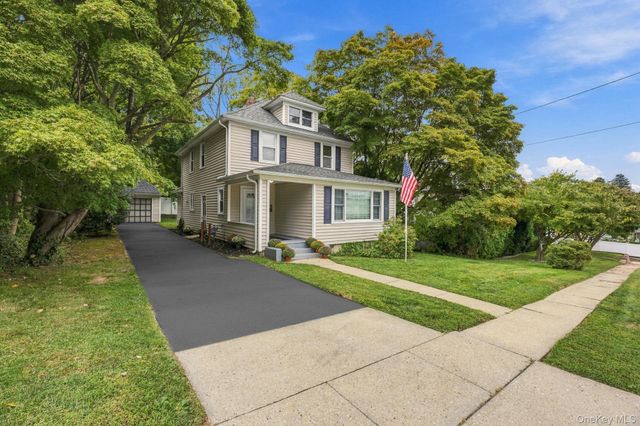 24 Bella Vista Street, Locust Valley, NY 11560