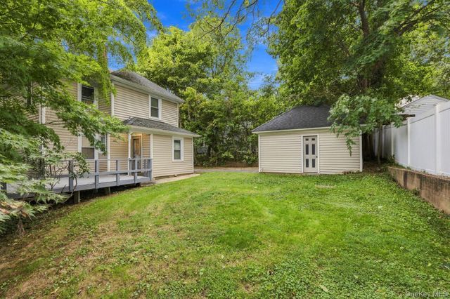 24 Bella Vista Street, Locust Valley, NY 11560