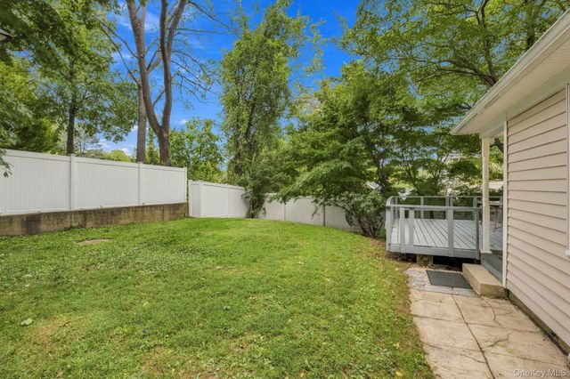 24 Bella Vista Street, Locust Valley, NY 11560