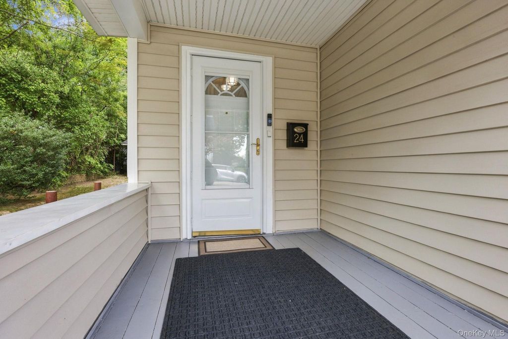 24 Bella Vista Street, Locust Valley, NY 11560 — photo 4