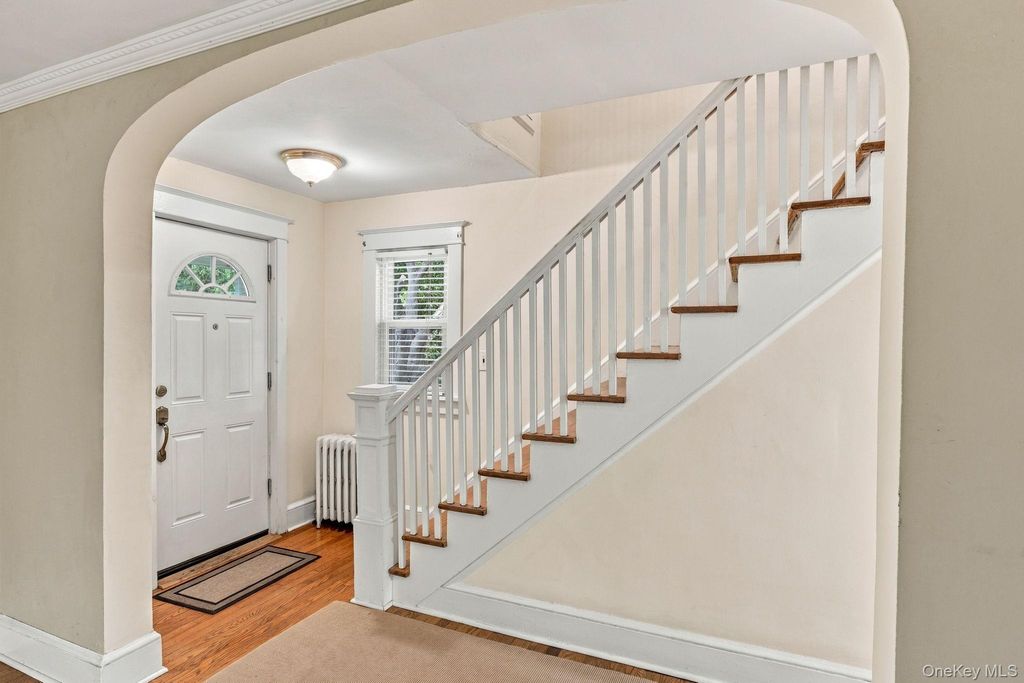 24 Bella Vista Street, Locust Valley, NY 11560 — photo 5
