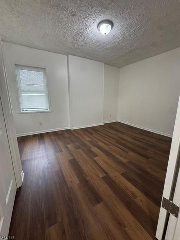 8 Hanover St, Phillipsburg Town, NJ 08865