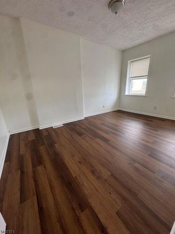 8 Hanover St, Phillipsburg Town, NJ 08865
