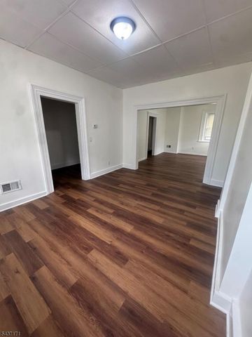 8 Hanover St, Phillipsburg Town, NJ 08865