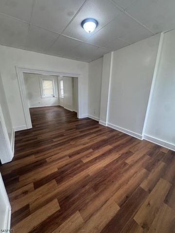 8 Hanover St, Phillipsburg Town, NJ 08865
