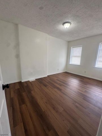 8 Hanover St, Phillipsburg Town, NJ 08865