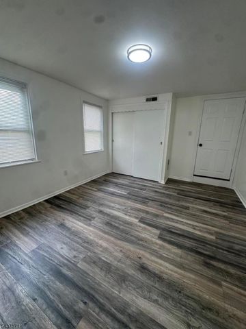 8 Hanover St, Phillipsburg Town, NJ 08865