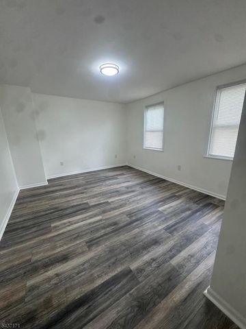 8 Hanover St, Phillipsburg Town, NJ 08865