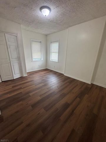 8 Hanover St, Phillipsburg Town, NJ 08865