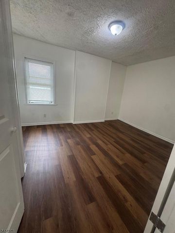 8 Hanover St, Phillipsburg Town, NJ 08865