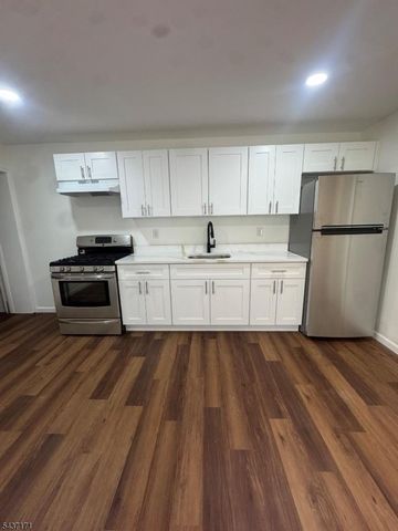 8 Hanover St, Phillipsburg Town, NJ 08865