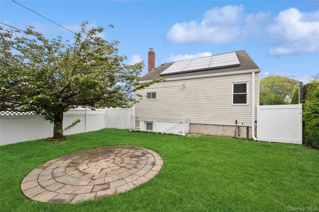 199 Sycamore Avenue, Bethpage, NY 11714