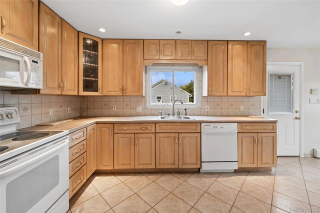 199 Sycamore Avenue, Bethpage, NY 11714