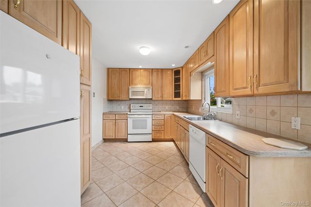 199 Sycamore Avenue, Bethpage, NY 11714