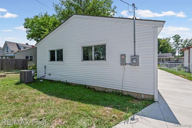 11051 Maxwell Avenue, Warren, MI 48089