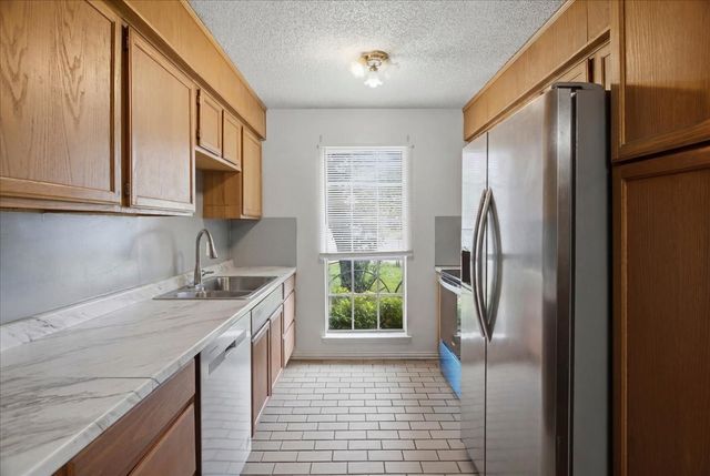 701 N Douglas Avenue, Cleburne, TX 76033
