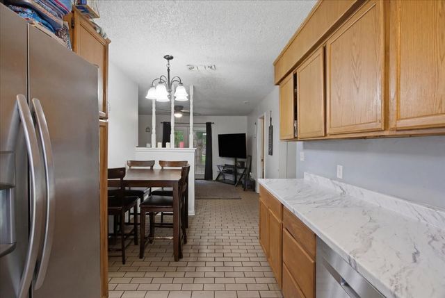 701 N Douglas Avenue, Cleburne, TX 76033