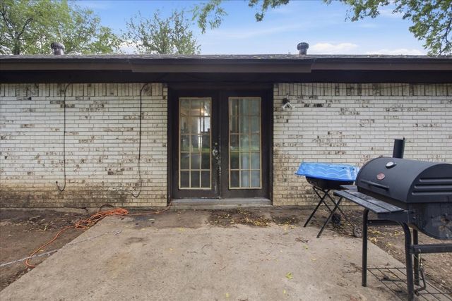 701 N Douglas Avenue, Cleburne, TX 76033