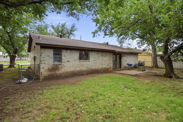 701 N Douglas Avenue, Cleburne, TX 76033