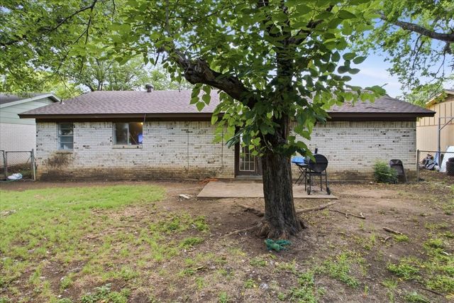 701 N Douglas Avenue, Cleburne, TX 76033