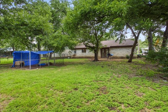 701 N Douglas Avenue, Cleburne, TX 76033