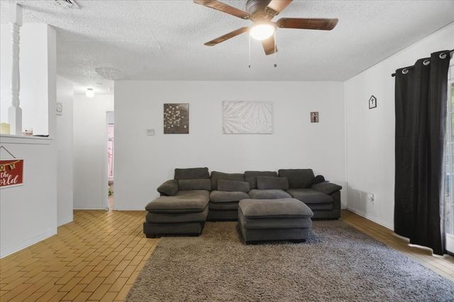 701 N Douglas Avenue, Cleburne, TX 76033