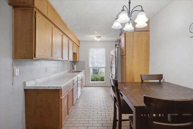 701 N Douglas Avenue, Cleburne, TX 76033